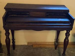 lot 869 image: Vintage Dark Wood Spinet Piano Desk