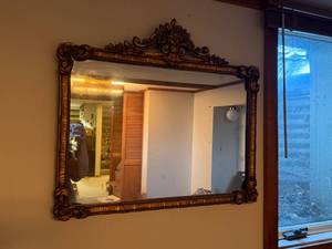 lot 870 image: Antique Gold Ornate Wall Mirror with Decorative Frame