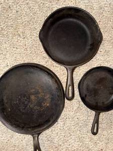 lot 878 image: Set of 3 Vintage Cast Iron Skillets - Wagners and 6.5 Inch Taiwan