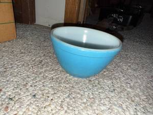 lot 880 image: Vintage Blue Mixing Bowl with White Interior