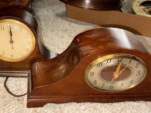 lot 893 image: Pair of Vintage Revere Electric Mantel Clocks with Wood Cases
