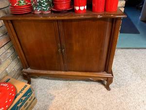 lot 908 image: Wooden Two-Door Vintage Cabinet with Curved Legs