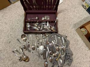 lot 913 image: Assorted Vintage Silverplate Flatware and Serving Pieces with Wooden Box