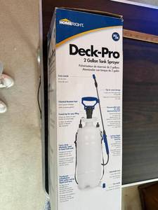 lot 914 image: HomeRight Deck-Pro 2 Gallon Tank Sprayer in Original Box