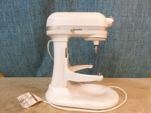lot 35 image: Kitchen Aid Professional 600 Mixer