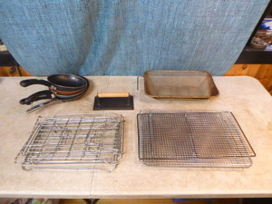 lot 44 image: Kitchen Items