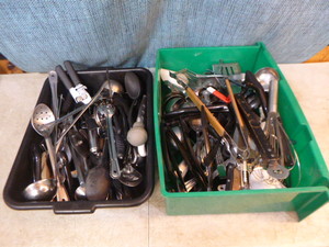 lot 45 image: Lot of Utensils