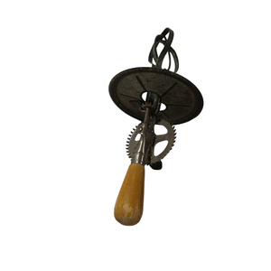 lot 117 image: Vintage Manual Hand Beater  Eggbeater