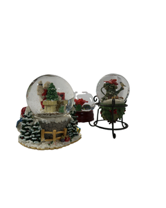 lot 92 image: Collection of Decorative Snow Globes