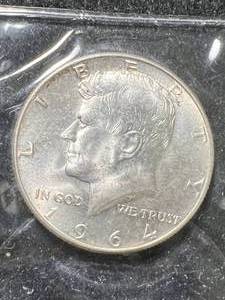 lot 18 image: 1964-D US KENNEDY HALF DOLLAR