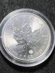lot 61 image: 2016 CANADIAN MAPLE LEAF 1 TROY OZ .9999 FINE SILVER IN AIRTITE