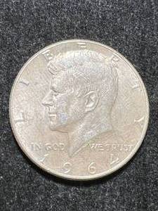 lot 65 image: 1964 US KENNEDY HALF DOLLAR