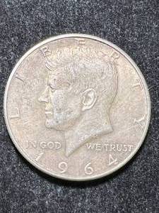 lot 75 image: 1964 US KENNEDY HALF DOLLAR