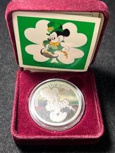 lot 83 image: 1 TROY OZ .999 FINE SILVER 1989 MICKEY MOUSE ROUND IN BOX