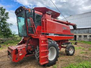 lot 1 image: 1987 1660 Case IH Combine - 2 Wheel Drive wCorn & Grain Heads