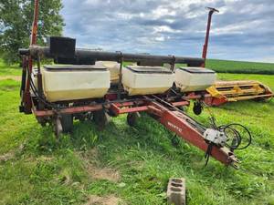 lot 2 image: White 6100 6-Row Planter with Fertilizer and Seed Boxes