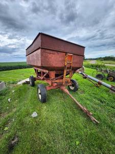 lot 11 image: Lundell Gravity Wagon on 10 ton gear
