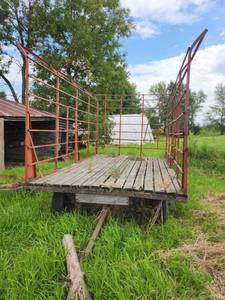 lot 21 image: Meyers Wooden Floor  Hay Wagon with Metal Sides