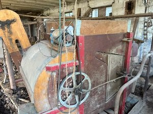 lot 28 image: Grain fanning mill with bagger attachment