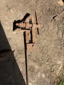 lot 35 image: Bench Vise