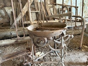 lot 33 image: Antique Iron forge with hand blower