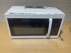 lot 207 image: Vissani 1.7 cu. ft. 1000-Watt Over the Range Microwave #HVO170W