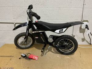 lot 117 image: Razor Dirt Rocket MX125 Electric-Powered Dirt Bike