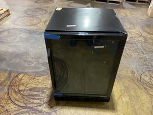 lot 76 image: New Air 177 (12 oz.) Can Built-In Beverage Cooler Fridge with Precision Temperature #NBC177BS00