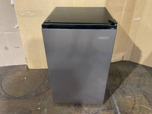 lot 12 image: Vissani 4.3 cu. ft. Mini Refrigerator #HVAR43GSE