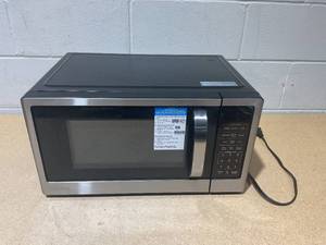 lot 208 image: Vissani 1.6 cu. ft. Countertop Microwave #VSCMWE11S2W2102