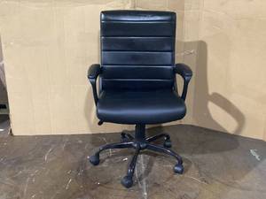 lot 409 image: Living Style Black Office Chair