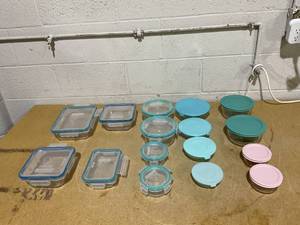 lot 152 image: Snapware 32-Piece Storage Container Set