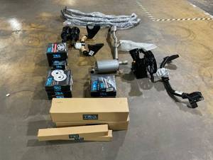 lot 900 image: Wholesale Pallet of Car Parts