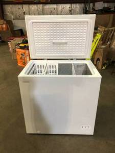lot 1 image: Vissani 7.0 cu. ft. Manual Defrost Chest Freezer with LED Light in White Garage Ready Damaged  Customer Returns See Pictures
