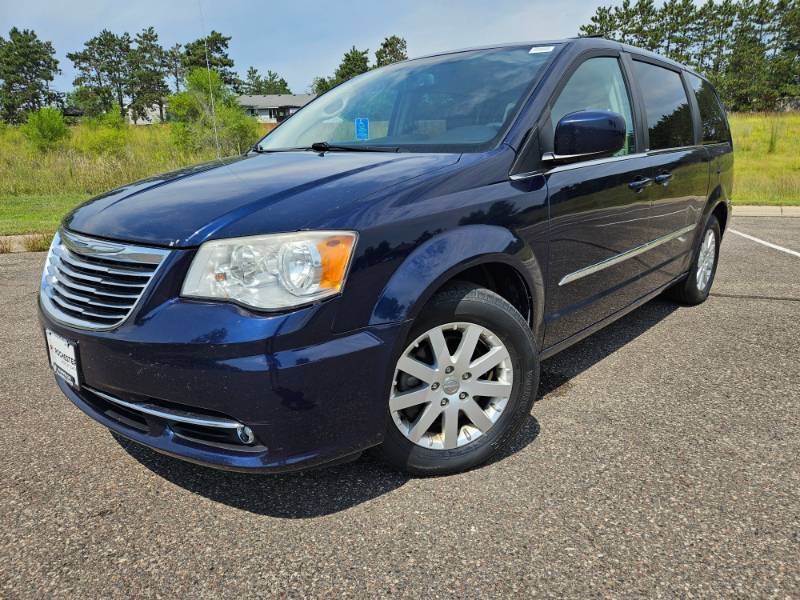 lot 3 image: 2014 Chrysler Town & Country