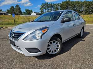 lot 6 image: 2015 Nissan Versa - 1 Owner