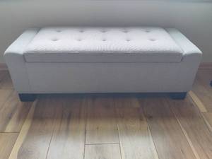 lot 13 image: Gray Storage Tufted Ottoman