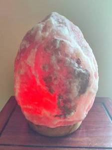 lot 31 image: Himalayan Salt Lamp