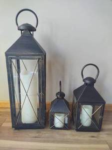 lot 38 image: Set of Three Lanterns wCandles