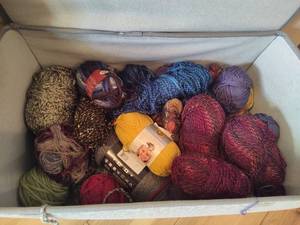 lot 50 image: Cloth Tote wAssorted Yarn