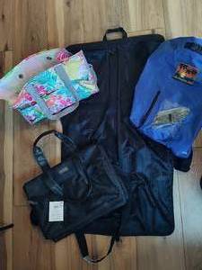 lot 100 image: Hanging Travel Bag & Asst Totes