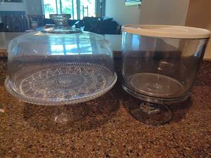 lot 127 image: Gorgeous Pedestal Cake Plate & Pampered Chef Trifle Bowl wCover