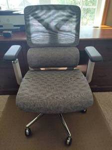 lot 135 image: Rolling Office Chair