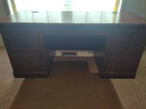 lot 133 image: Large Executive Desk