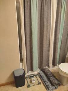 lot 144 image: Bathroom Decor
