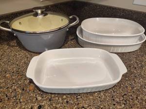 lot 152 image: Corningware & Misc Baking Dishes