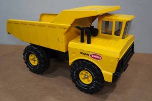 lot 6 image: Vintage Tonka Mighty Dump Truck