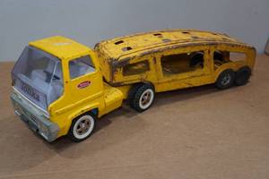 lot 11 image: Vintage Tonka Car Hauler