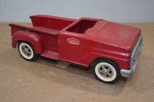 lot 12 image: Vintage Tonka Truck