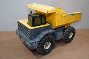 lot 16 image: Tonka Mighty Dump Truck